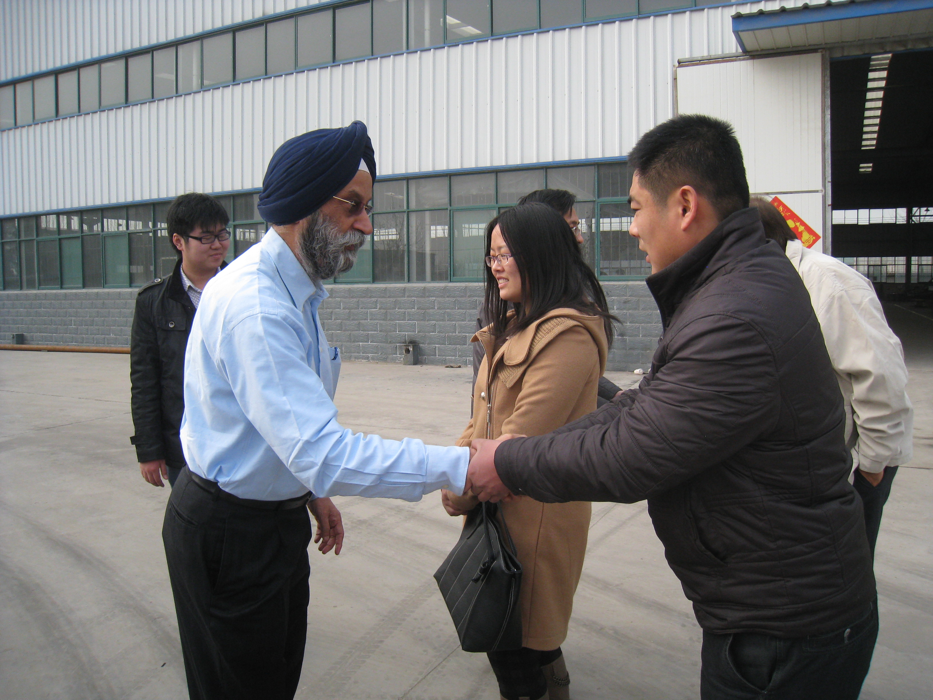 印度客戶來訪，并訂購FYL-850座駕壓路機(jī)