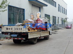 福瑞得機(jī)械手扶壓路機(jī)、框架整平機(jī)已成功裝車及時發(fā)貨