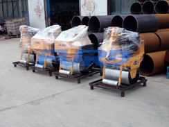 福瑞得機(jī)械5臺(tái)壓路機(jī)，一臺(tái)混凝土整平機(jī)及時(shí)發(fā)貨