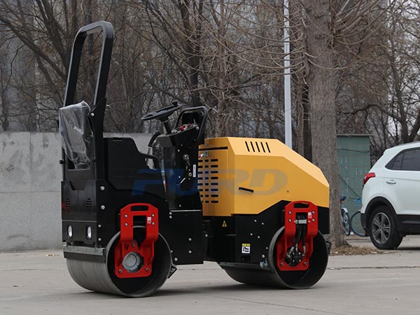 小型壓路機(jī)長(zhǎng)期不使用就能丟下保養(yǎng)嗎？