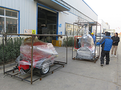 福瑞得機械1臺灌縫機，1臺移動燈車，一臺馬路吹風(fēng)機打包裝柜出口新加坡